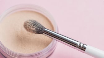 5 Rekomendasi Bedak Tabur yang Bagus, Mulai Rp20 Ribuan Bikin Makeup Tahan Lama
