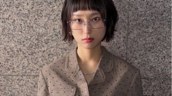 Monokrom Look Jadi Andalan! 4 Ide OOTD ala Ryu Hye Young untuk Gaya Harian