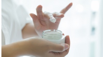 7 Rekomendasi Retinol Cream BPOM Pilihan Terbaik 2025: Harga Murah, Wajah Auto Kinclong