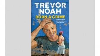 Ulasan Buku Born A Crime: Bertahan Hidup di Tengah Sistem yang Menindas