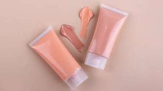 5 Pilihan Foundation yang Tahan Lama dan Glowing, Harga Mulai Rp6 Ribuan Aja!