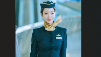 Jadi Pramugari Cantik, Park Min Young Bagikan Potretnya di Confidence Queen