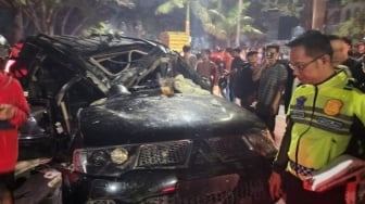 Pelajar SMA Sopiri Pajero Tak Sadarkan Diri usai Tabrak Tiang, Mobil Ringsek Parah