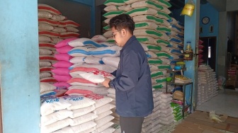 Skandal Beras Premium Oplosan Gegerkan Publik, Pedagang Pasar Muntilan Justru Tertawa: Kurang Laku!
