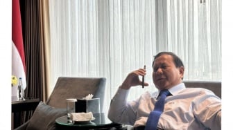 Rahasia di Balik Tawa Prabowo Saat Telepon Trump: Apa yang Dibicarakan? Pengumuman Penting Segera!