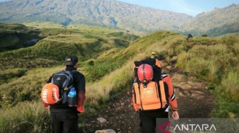 5 Fakta Dramatis Turis Swiss Jatuh di Rinjani: Patah Tulang Dievakuasi Helikopter