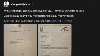 Dino Patti Djalal Unggah Ijazah S3 Sembari Senggol Jokowi, Kebanting!