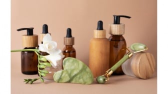 6 Skincare untuk Menghilangkan Flek Hitam Usia 50 Tahun, Kulit Glowing Bak Remaja Lagi!
