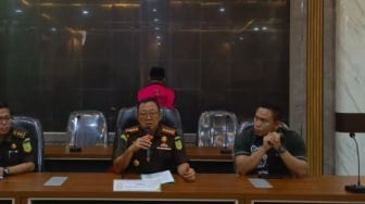 Drama Penyerahan Diri Eks Kadis PMD Sumsel, Terjerat Korupsi Batik Desa Rp5 Miliar