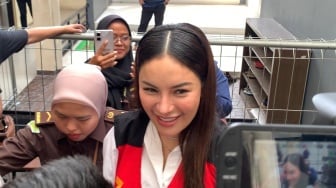 Dituduh Jual Rumah untuk Bayar Hakim, Nikita Mirzani Tertawa: Kalau Bisa Jual Diri