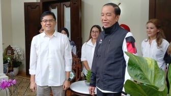 Jokowi Kenakan Jaket PSI dengan Logo Baru, Andy Budiman: Pantas Banget!