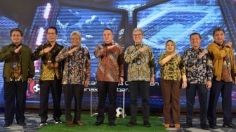Wakil Direktur Utama PT Bank Tabungan Negara (Persero) Tbk, Oni Febriarto Rahardjo, didampingi Kepala Divisi Consumer Collection, Recovery & Asset Sales 1, M. Yut Penta; Kepala Divisi Koordinator Asset Management, Benjamen Sihombing; Kepala Departemen HCMD, Hargijanto; serta perwakilan Consumer Collection, Recovery & Asset Sales 2 Division, Roganda Mangapul secara resmi membuka Kick-Off Program SCORE (Strategic Collection & Recovery Excellence) (Dok: BTN)