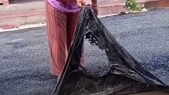 Heboh Proyek Pengaspalan Diprotes Warga karena Mudah Mengelupas: Ini Aspal Apa Masker Sih?