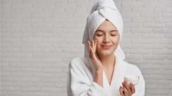 6 Rekomendasi Moisturizer untuk Kulit Berminyak Usia 35 Tahun Keatas, Harga Mulai Rp30 Ribuan