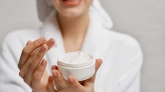 5 Rekomendasi Moisturizer Lokal untuk Menghilangkan Flek Hitam: Bonus Wajah Glowing, Dompet Aman