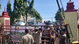 HMI Demo Polda Sumut: Stop Kriminalisasi Masyarakat Adat, Evaluasi Polres Simalungun