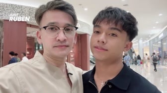 Temani Salat di Mal, Betrand Peto Tanya-Tanya Soal Agama Islam ke Ruben Onsu
