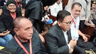 Hasto Bacakan Duplik, Eks Wakapolri Oegroseno hingga Edy Rahmayadi Ikut Pantau Sidang, Ada Apa?