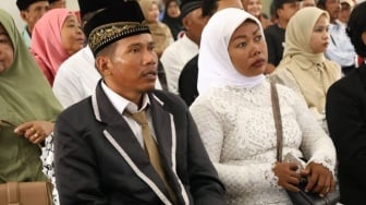Puluhan Pengantin Ikut Nikah Masal di Tangerang, Ada yang 30 Tahun Baru Dapat Surat Nikah