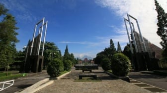 Peringatan Keras UGM ke Mantan Rektor Sofian Effendi