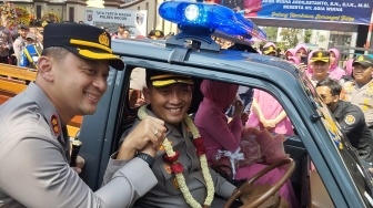 Bukan Mobil Mewah, Momen Pamitan Kapolres Bogor AKBP Rio Naik Kijang Patroli Curi Perhatian