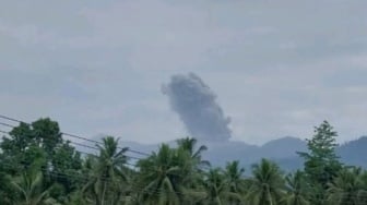 Dua Hari Mencekam! Gunung Dukono Terus Erupsi, Ketinggian Abu Capai 1200 Meter