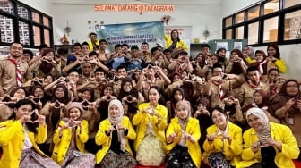 Mahasiswa Tim Pengabdi UI Lintas Fakultas Latih Siswa SLB Negeri 02 Jakarta Hadapi Dunia Kerja