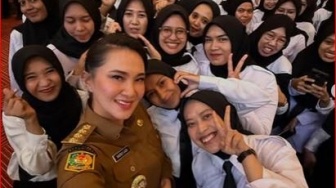 Sherly Tjoanda Ngadu ke Wamendikti Saintek Karena SDM Daerahnya Hanya Jadi Pekerja Kasar