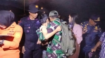 Detik-detik Penyelamatan Korban KM Barcelona Kebakaran yang Terapung di Perairan Talise