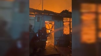 Kebakaran Hebat di Medan Hanguskan 37 Rumah, 4 Warga Luka