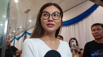 Kisah Pilu Jas Biru Ayah Sarwendah, Disiapkan Untuk Pesta Ulang Tahun Kini Jadi Pakaian di Peti Mati