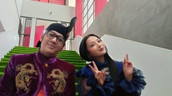 Bangun Chemistry Jadi Suami Istri, Andre Taulany Ajak Hesti Purwadinata ke Puncak