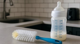 Rekomendasi Sikat Botol dan Dot Bayi Terbaik, Aman dan Ramah Budget