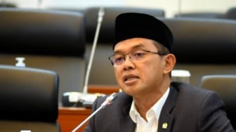 Horor Baru Orang Miskin: Kena Cap Penjudi, Bansos Lenyap! DPR Desak Kemensos Buka Hotline Pengaduan