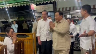 Kemesraan Prabowo dan Jokowi di Solo: Malam-malam Nikmati Bakmi Jowo Warung Legendaris