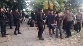 Viral 'Rayap Besi' di Medan Jarah Pabrik Kaca, Puluhan Orang Diamankan