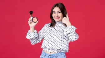 4 Bedak Jadul Penghilang Flek Hitam yang Wanginya Bikin Rindu