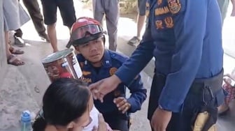 Kepala Balita Terjepit Kaleng Biskuit, Ini Cara Damkar Bandar Lampung Melepasnya