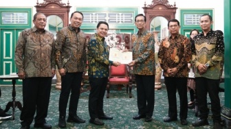 Sejarah Baru, Sultan Serahkan 'Serat Kekancingan' untuk Pembangunan Jalan Tol di Yogyakarta