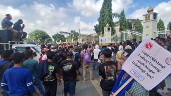 Demo TNTN Kembali Digelar, Bikin Macet hingga Diserbu Pedagang Asongan