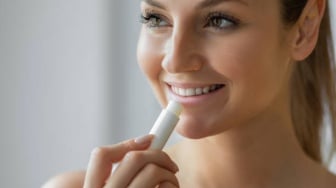 Siap Merona, Ini 5 Rekomendasi Lip Balm yang Bisa Mencerahkan Bibir Hitam: Mulai Rp30 Ribuan