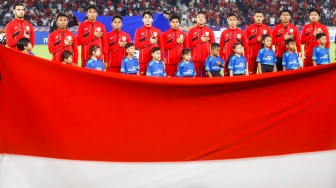 Skuad Timnas Indonesia U-23 dalam pertandingan penyisihan Grup A Piala AFF U-23 2025 melawan Malaysia U-23 di Stadion Utama Gelora Bung Karno (SUGBK), Senayan, Jakarta, Senin (21/7/2025). [Suara.com/Alfian Winanto]