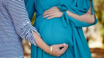 Apa Hukum Menikahi Perempuan Hamil? Ini Penjelasan Ulama