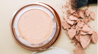 7 Merek Bedak Padat yang Tahan Lama Seharian: Minim Oksidasi, Tak Perlu Sering Touch Up