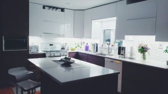Bisa Bikin Rezeki Seret? Jangan Simpan 3 Barang Ini di Dapur Menurut Feng Shui