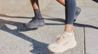 Berapa Harga Sepatu Hoka Original? Ini 4 Rekomendasi Best Seller untuk Jalan dan Lari
