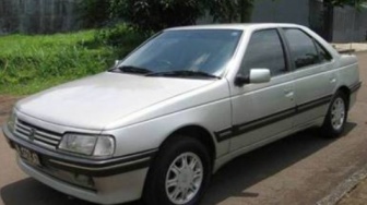 Bukan Cuma Motor! Ini 5 Mobil Bekas Rp15 Jutaan yang Bisa Jadi 'Mainan' Pertamamu