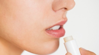 6 Rekomendasi Lip Balm untuk Bibir Kering dan Pecah-pecah, Harga Mulai Rp30 Ribuan