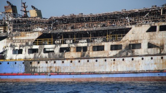 Kondisi terkini KM Barcelona 5 setelah terbakar di perairan Talise, Minahasa Utara, Sulawesi Utara, Selasa (22/7/2025). [ANTARAFOTO/Yegar Sahaduta Mangiri/YU/tom]