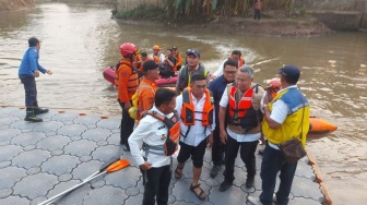 Tiga Kepala Daerah Susuri Kali Angke 10 KM, Andra Soni Temukan Biang Banjir
